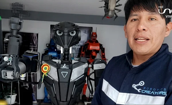 Presentan 'Roix', el primer robot humanoide fabricado en Bolivia