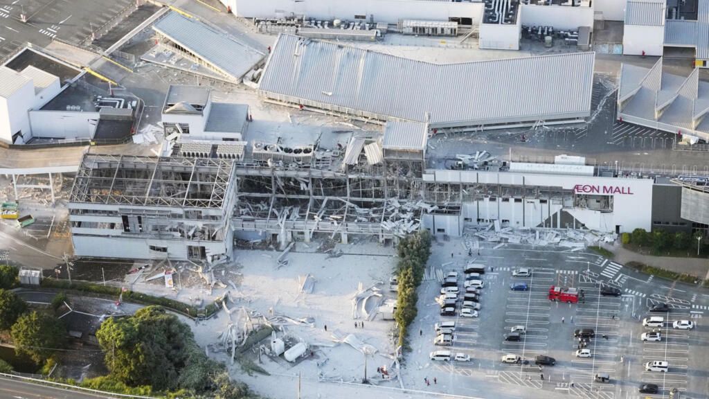 Explosión en centro comercial de Japón tras potente sismo de 6,8 grados deja 14 muertos