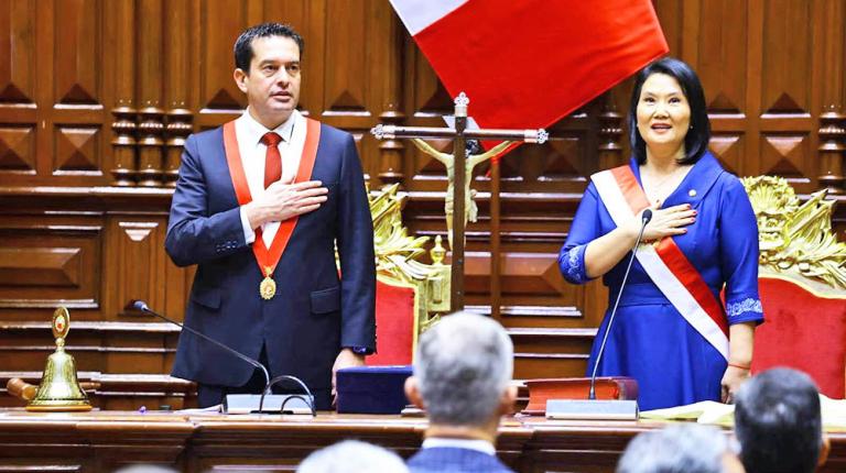 Keiko Fujimori inicia su mandato como presidenta de Perú en medio de desafíos políticos y sociales
