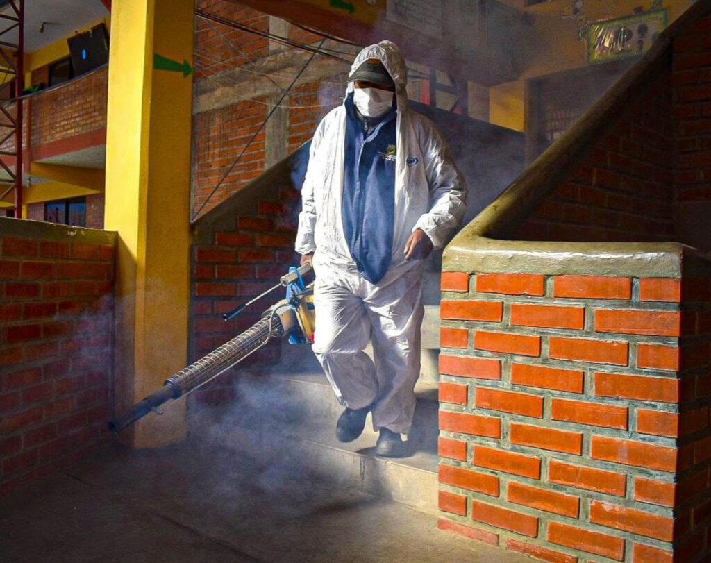 Campaña de desinfección escolar culmina con éxito en Oruro