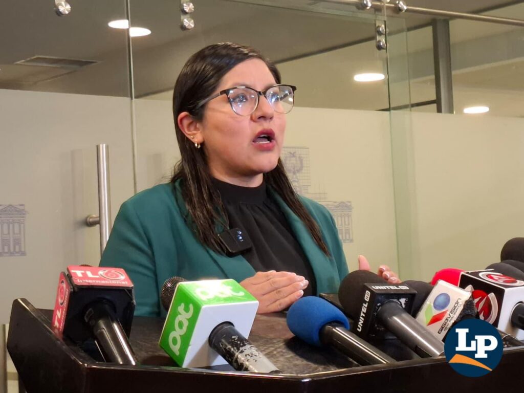 Lissa Claros demanda justicia equitativa en el escándalo de 'gasolina basura'