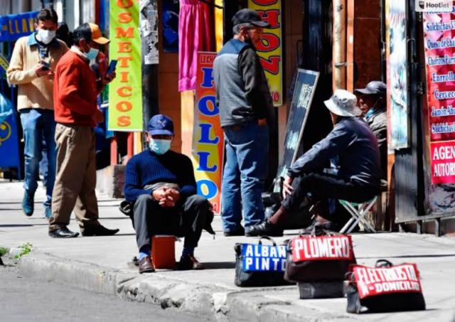Bolivia lidera la informalidad laboral en América Latina, a pesar de la mejora en otros indicadores