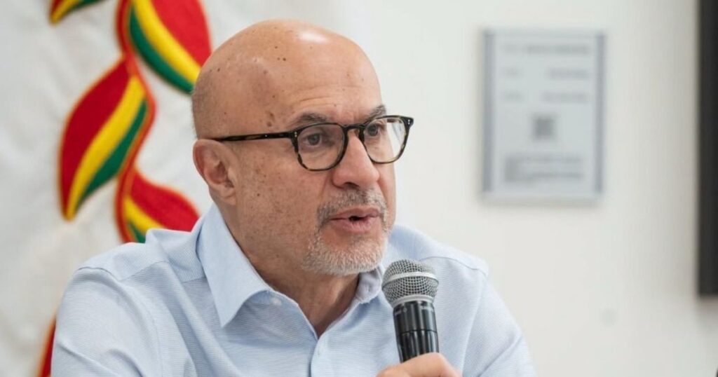 El ministro Lupo aclara su situación: “No he renunciado, esperemos cambios en breve”