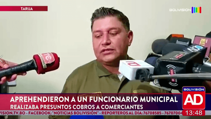 Detienen a funcionario municipal por supuestos cobros irregulares a comerciantes