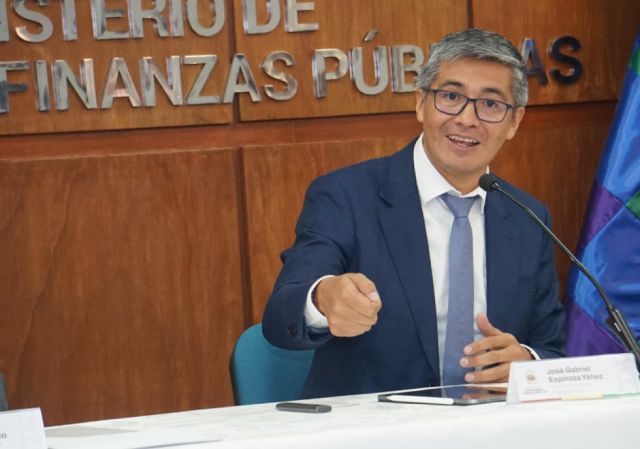 El Gobierno planea ajustar las tasas de interés para facilitar el acceso al crédito