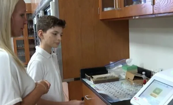 Un prodigio a los 13 años: la historia de un joven que aspira a transformar el mundo