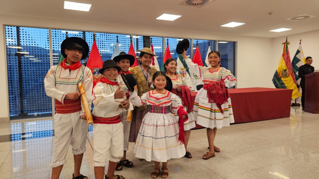 Los Trovadorcitos son homenajeados por el Senado tras ocho años de labor cultural y social