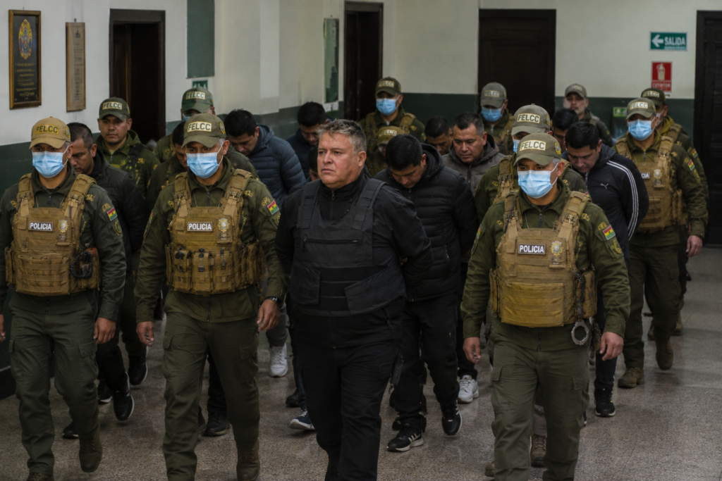 Demandan responsabilidad a Zúñiga y defienden a los militares subalternos