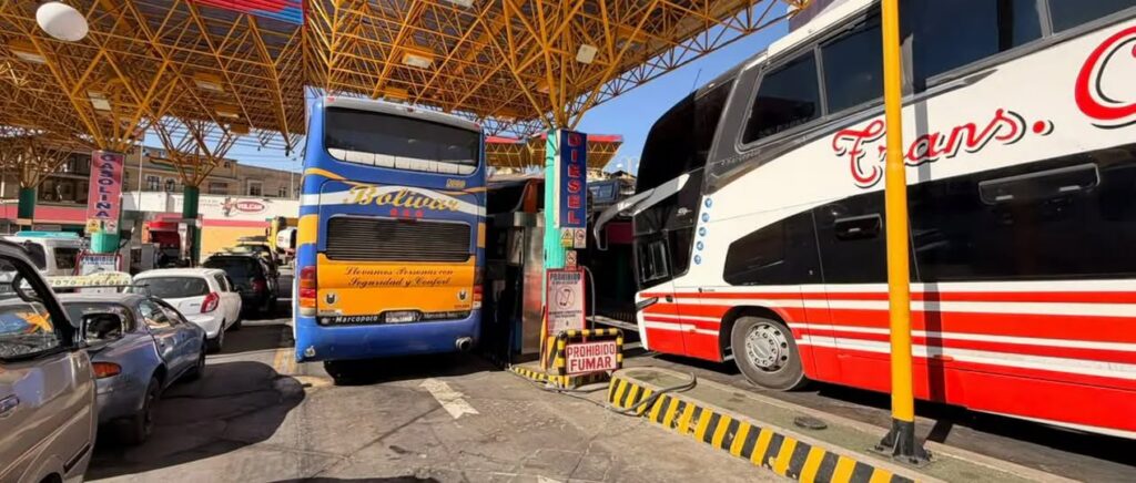 Transportistas enfrentan largas esperas por diésel en varias regiones del país