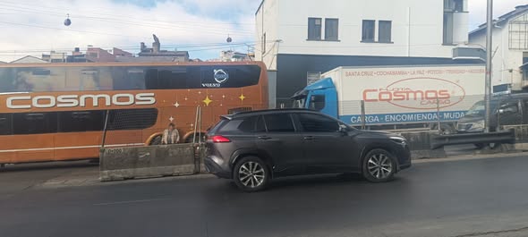 Dificultades en el abastecimiento de diésel provocan largas colas en La Paz