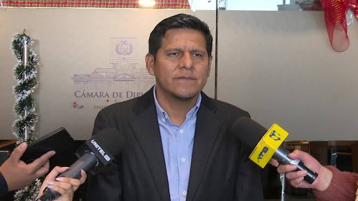 Rolando Pacheco defiende su denuncia contra el gerente de la CNS
