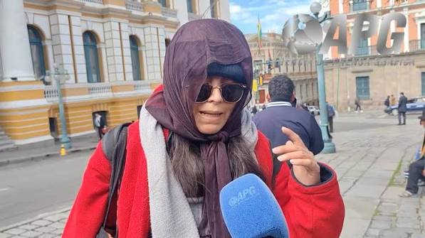 Vania Romay presenta denuncias por amenazas y hackeos ante autoridades bolivianas