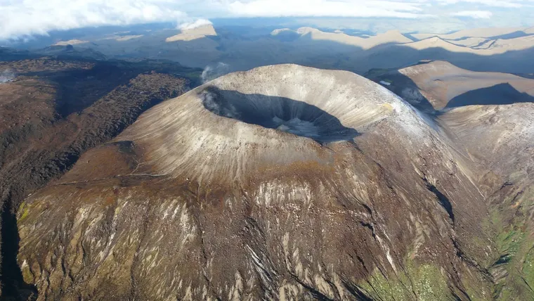 Ceniza del volcán Puracé interrumpe operaciones en aeropuerto de Popayán