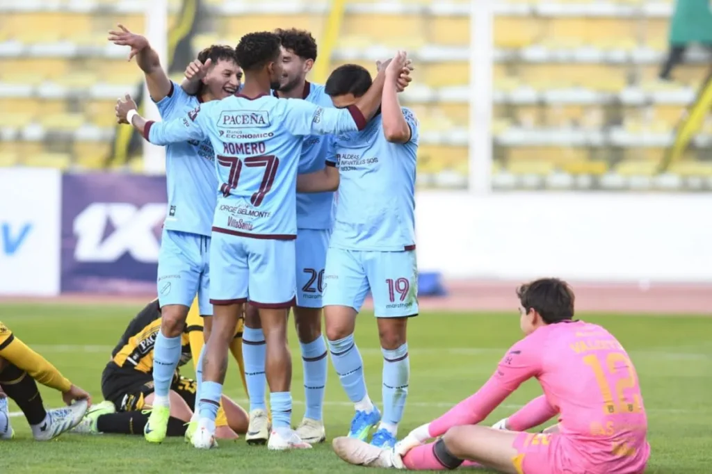 Bolívar se impone en el clásico paceño con un 4-2 sobre The Strongest