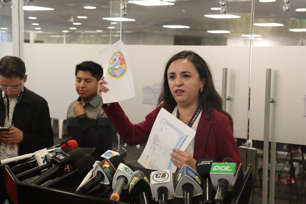 Cecilia Vargas demanda la renuncia del gerente de la CNS
