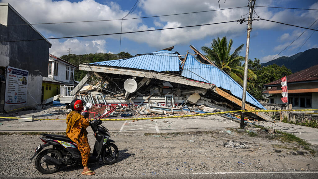 Terremoto en Indonesia deja 68 muertos y cerca de 10.000 evacuados