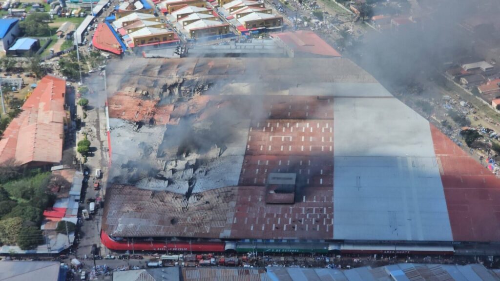 Incendio en Feria Barrio Lindo afecta al 50% de su infraestructura