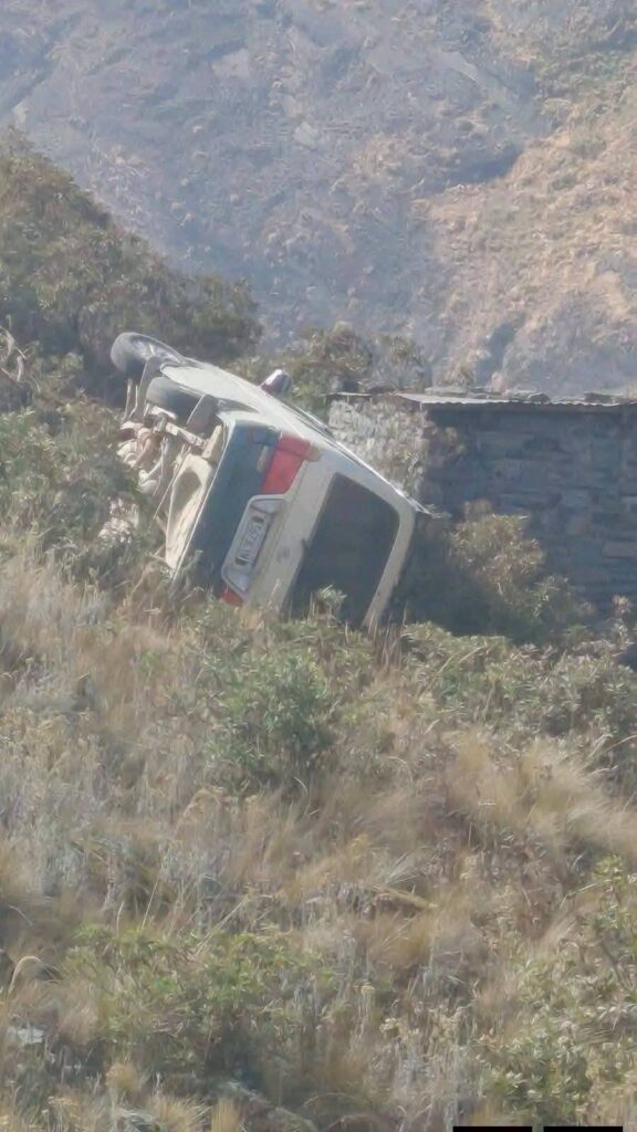 Accidente de minibús en la carretera a Los Yungas sin heridos