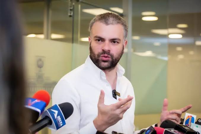Ormachea critica al Gobierno por su relación con Cerimedo