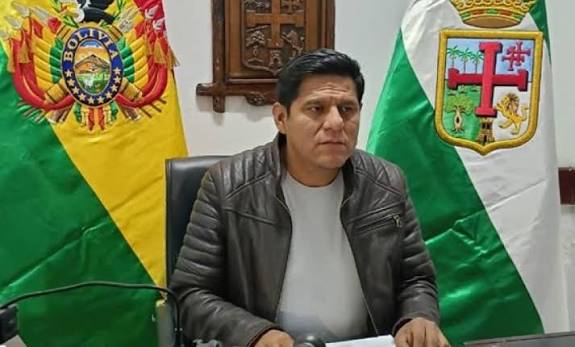 Gerente de CNS solicita a diputado retractarse por acusaciones de enriquecimiento ilícito