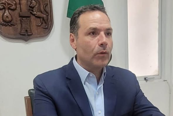 Zambrana exige interpelación de Espinoza por discrepancias en pago de vehículo