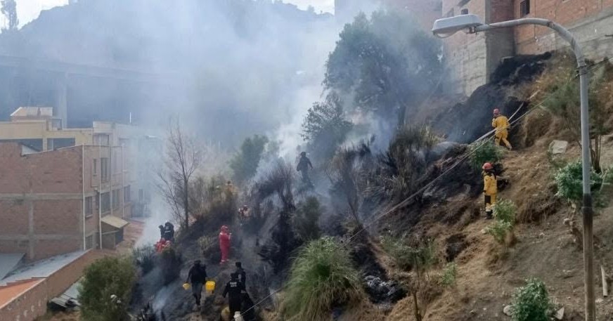 Incendio en Huanuhuanuni genera alerta entre los vecinos
