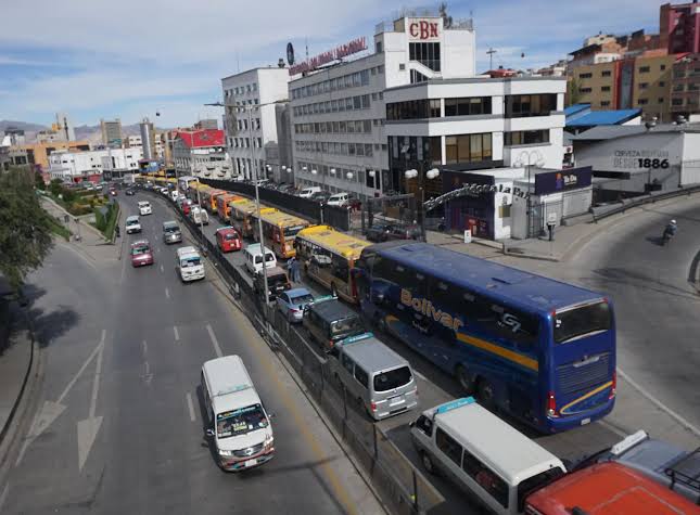 Crisis de diésel limita la capacidad del transporte en La Paz