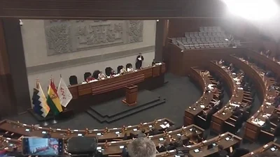 La Asamblea Legislativa inicia el debate sobre la posible censura del Ministro Espinoza