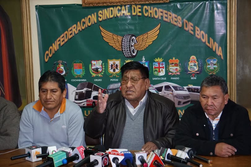 Choferes bolivianos en emergencia por crisis de abastecimiento