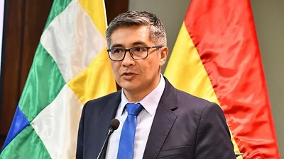 Gobierno identifica corrupción como causa de problemas de abastecimiento de combustible y respalda a Lara en sus críticas