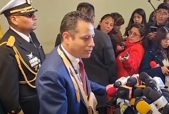 Lara asegura que no solicitará más reuniones con Paz