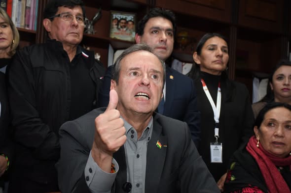 LIBRE critica postura de Rodrigo Paz sobre acuerdos políticos