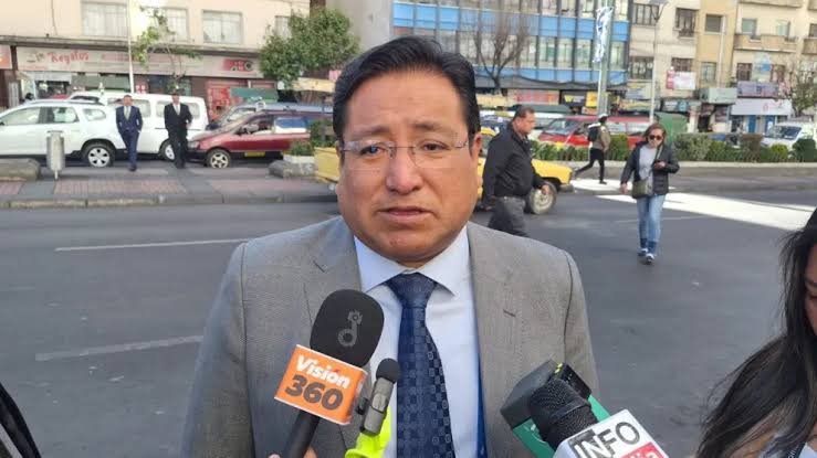 Transportistas de La Paz podrían unirse a paro de cisterneros por crisis de combustible
