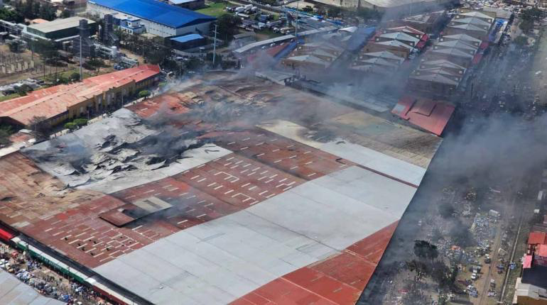 Desgarrador incendio en la Feria Barrio Lindo afecta a miles de comerciantes
