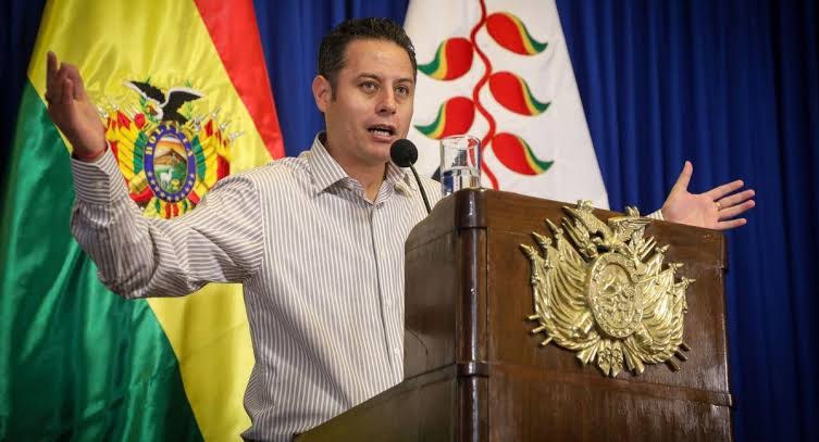 Lara critica a Espinoza: 'La realidad económica es más compleja que las cifras'