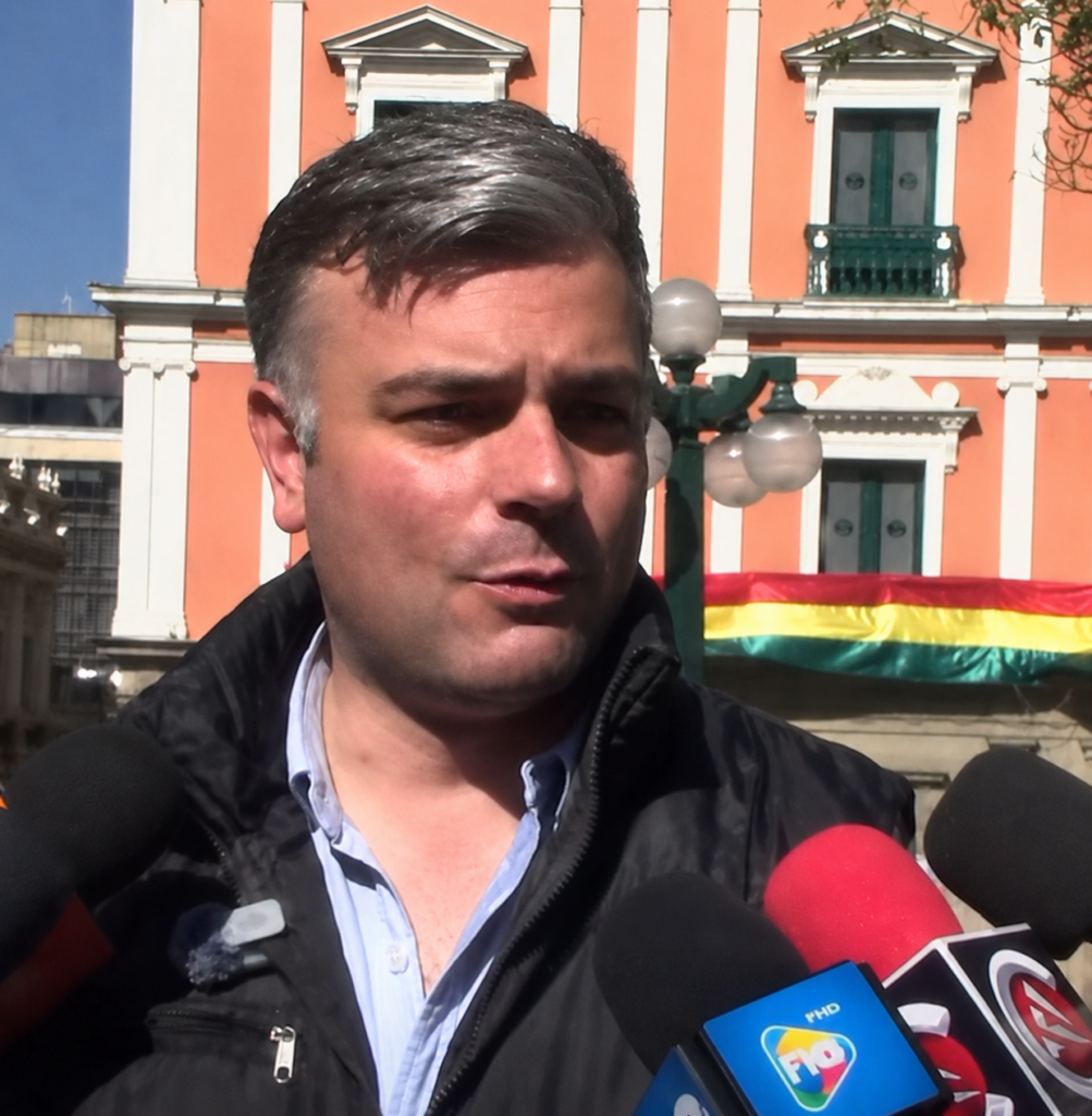 El senador Ormachea critica a Paz por su silencio en la Parada Militar de El Alto