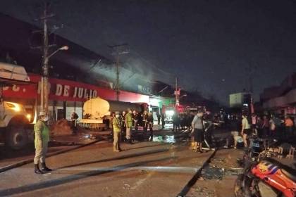 Incendio en Barrio Lindo afecta a 15.000 familias y se anuncian medidas de apoyo