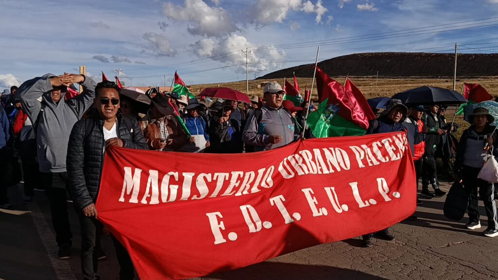 Educadores de La Paz reclaman al gobierno el pago de salarios atrasados