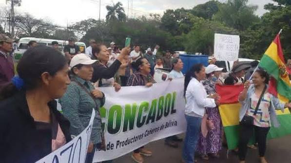 Productores cañeros y mineros exigen cambios tras la implementación del DS 5676