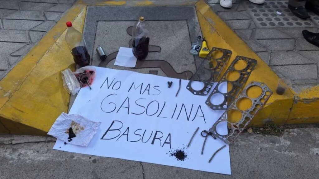 Aprehenden a exdirectora jurídica de YPFB en Santa Cruz por gasolina adulterada