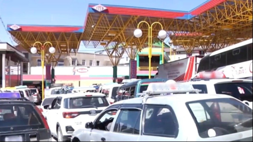 Inconvenientes por escasez de diésel en La Paz: Transportistas enfrentan largas esperas y riesgos de seguridad