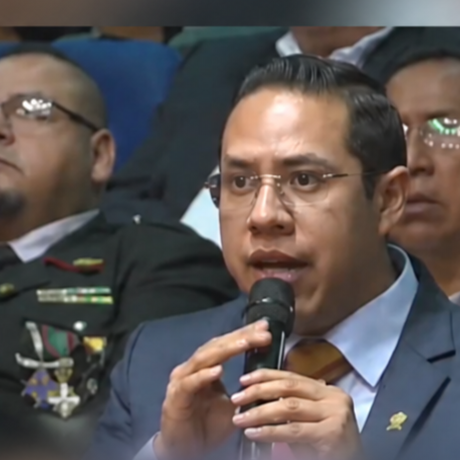 Solicitan disculpas a asambleístas por no entonar el Himno Nacional en celebración patria