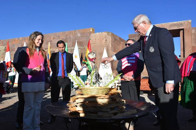 La llama suramericana se enciende en Tiahuanaco rumbo a Santa Fe