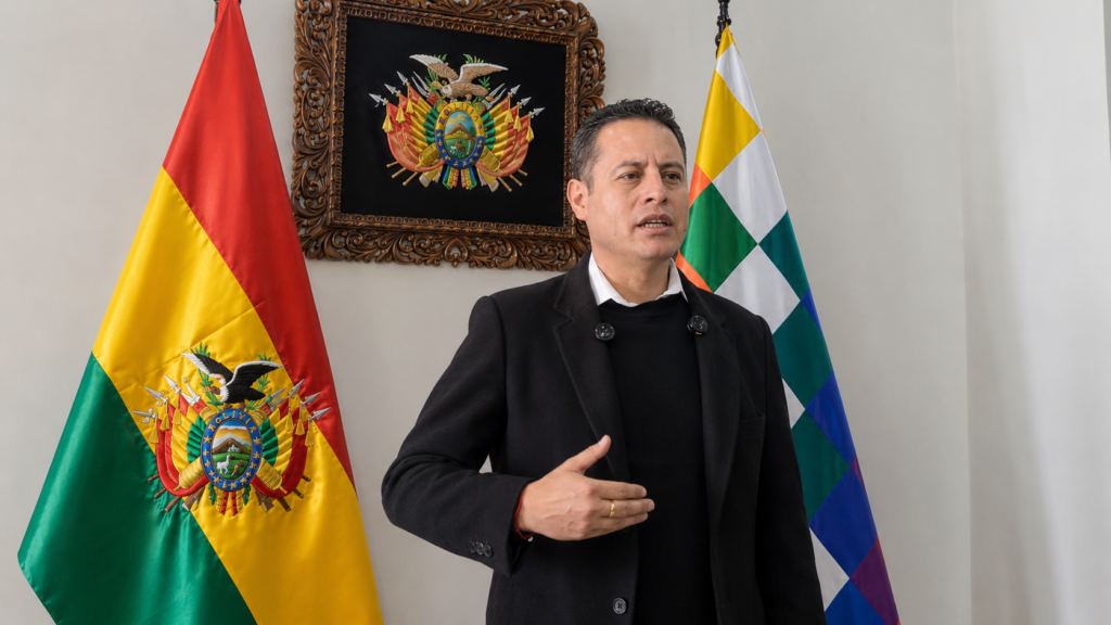 Lara cuestiona a Espinoza y desestima el superávit comercial