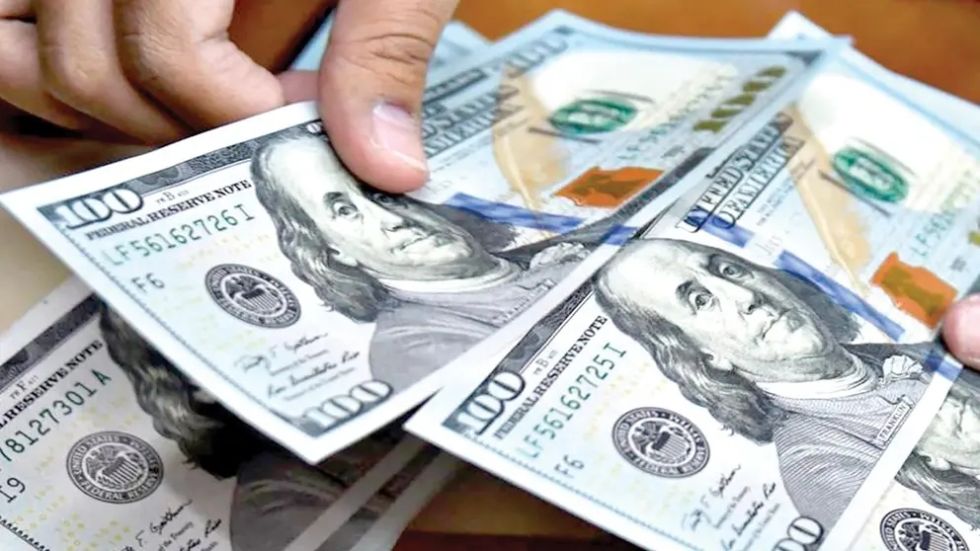 El tipo de cambio del dólar se reduce a Bs 11,77