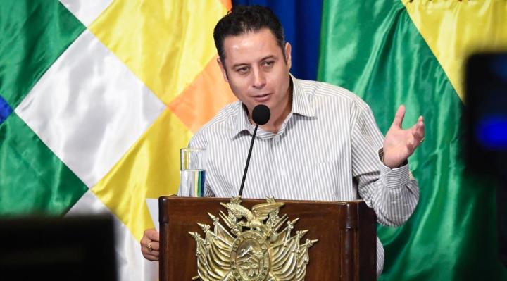 Lara critica doble moral del ministro Espinoza respecto a apoyo al deporte