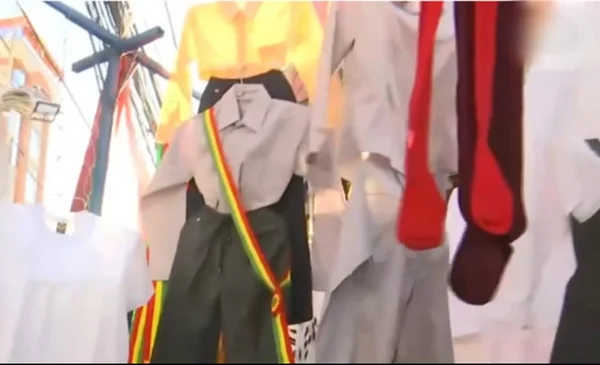 Aumento de precios en uniformes escolares en La Paz previo a las festividades patrias