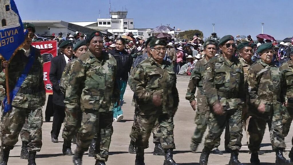 Retorno de excombatientes a la Parada Militar tras dos décadas