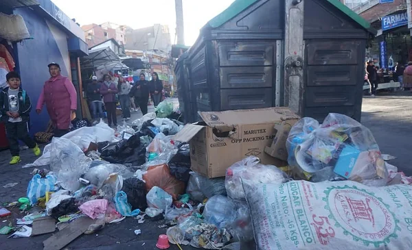 Alcaldía inicia recolección de basura mientras busca acuerdo con trabajadores de limpieza
