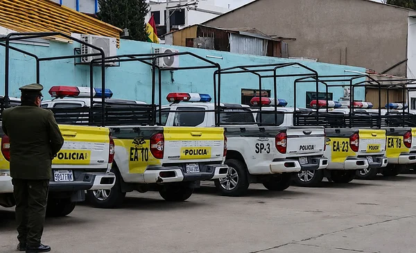 Policía de El Alto enfrenta escasez de combustible por falta de suministro municipal